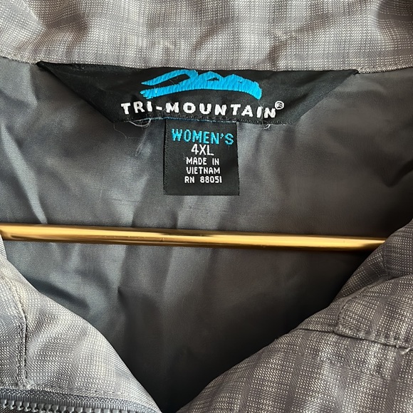 Detachable hood, lightly lined rain coat. - Picture 2 of 3